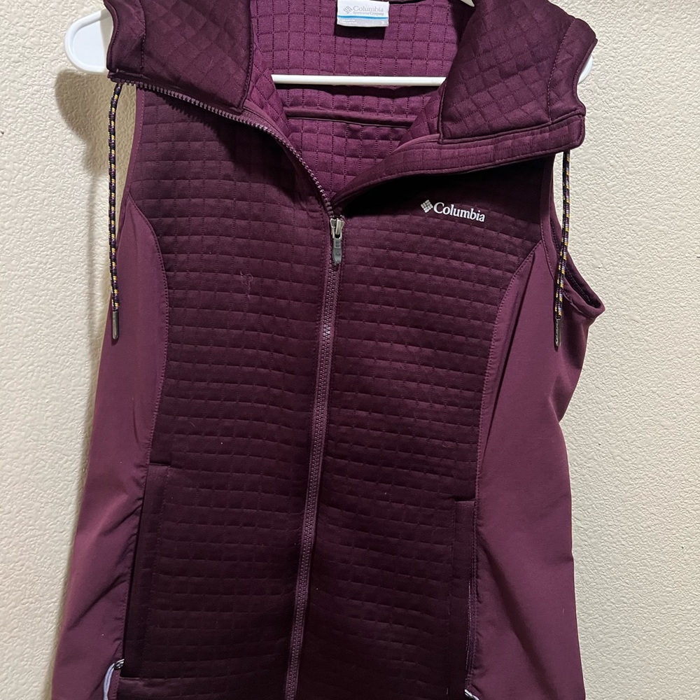 Columbia Women's Dark Purple Quilted Vest